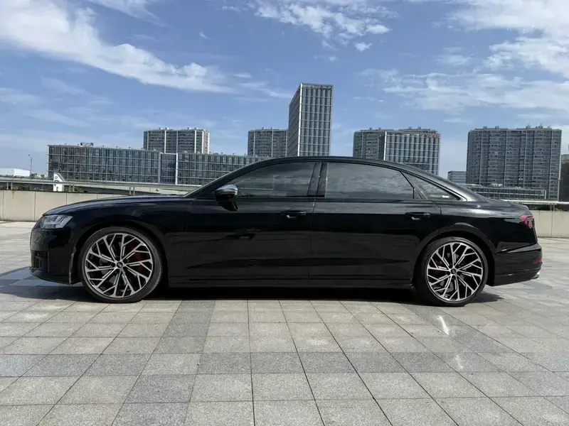2021 Audi S8 с пробегом 43 000 км