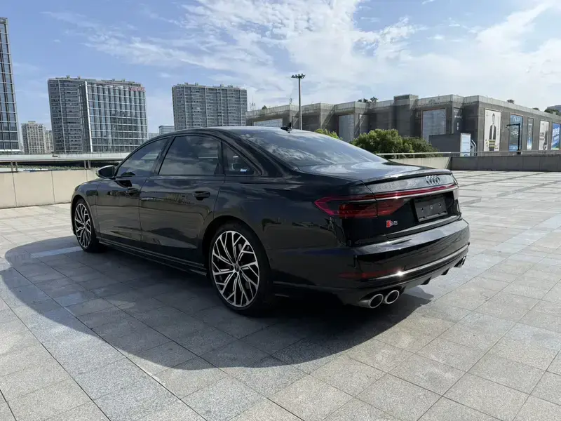 2021 Audi S8 с пробегом 43 000 км