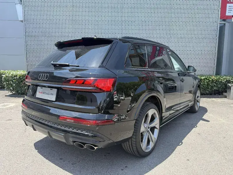 2024 Audi SQ7 с пробегом 5 900 км