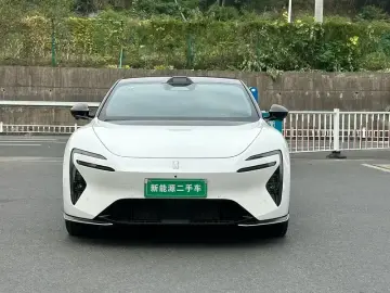 2025 Avatr 06 с пробегом 15 000 км
