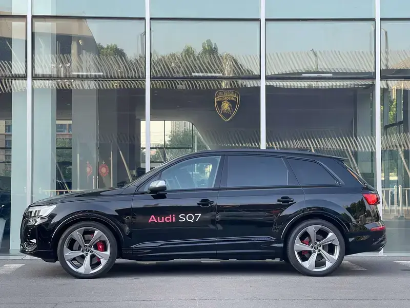 2024 Audi SQ7 с пробегом 1 200 км