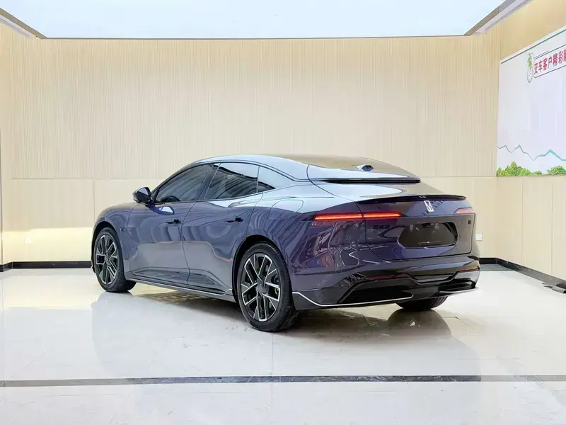 2025 Avatr 06 с пробегом 37 100 км