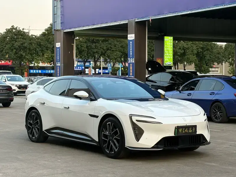 2025 Avatr 06 с пробегом 15 000 км