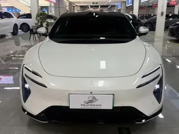2025 Avatr 06 с пробегом 100 км