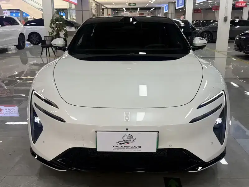 2025 Avatr 06 с пробегом 100 км