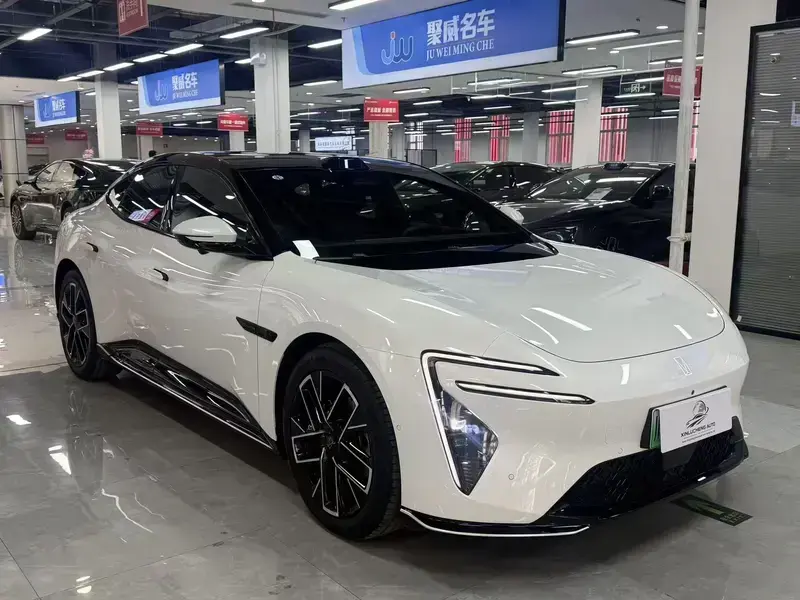 2025 Avatr 06 с пробегом 100 км