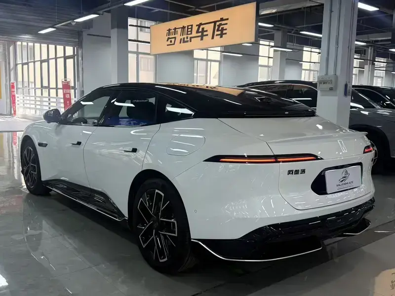 2025 Avatr 06 с пробегом 100 км