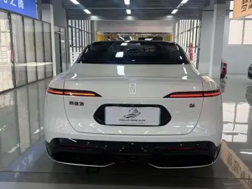 2025 Avatr 06 с пробегом 100 км