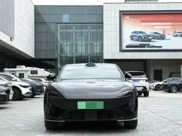 2025 Avatr 06 с пробегом 8 000 км