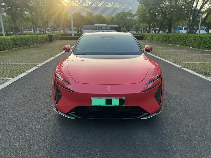 2025 Avatr 06 с пробегом 35 000 км