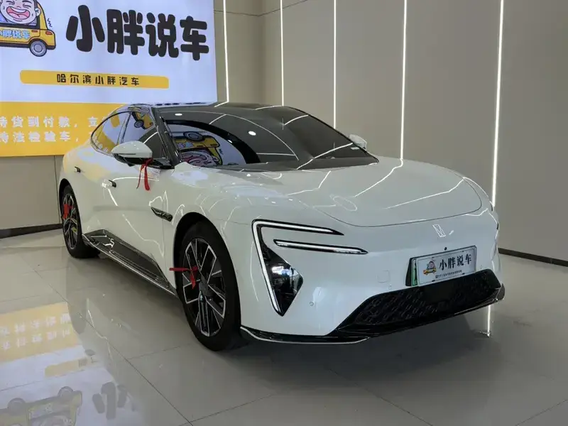 2025 Avatr 06 с пробегом 14 000 км