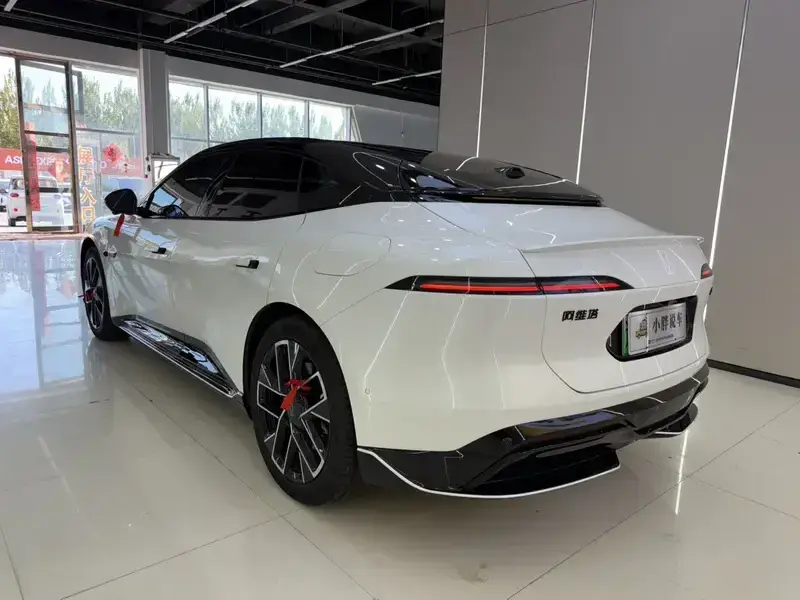 2025 Avatr 06 с пробегом 14 000 км