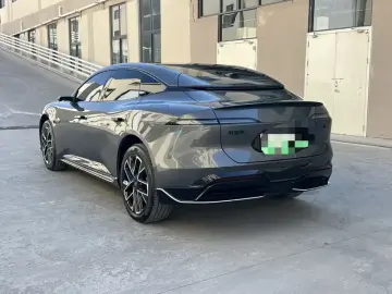 2025 Avatr 06 с пробегом 7 700 км