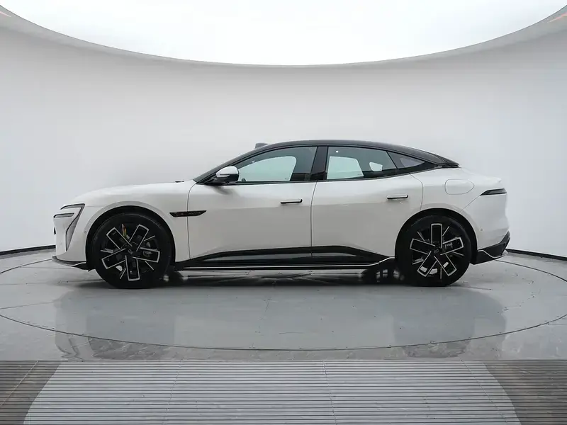 2025 Avatr 06 с пробегом 7 800 км