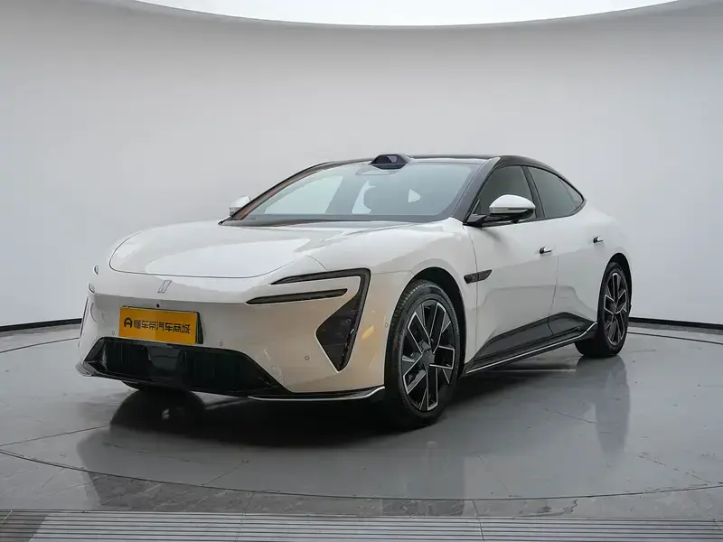 2025 Avatr 06 с пробегом 7 800 км