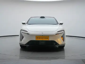 2025 Avatr 06 с пробегом 7 800 км
