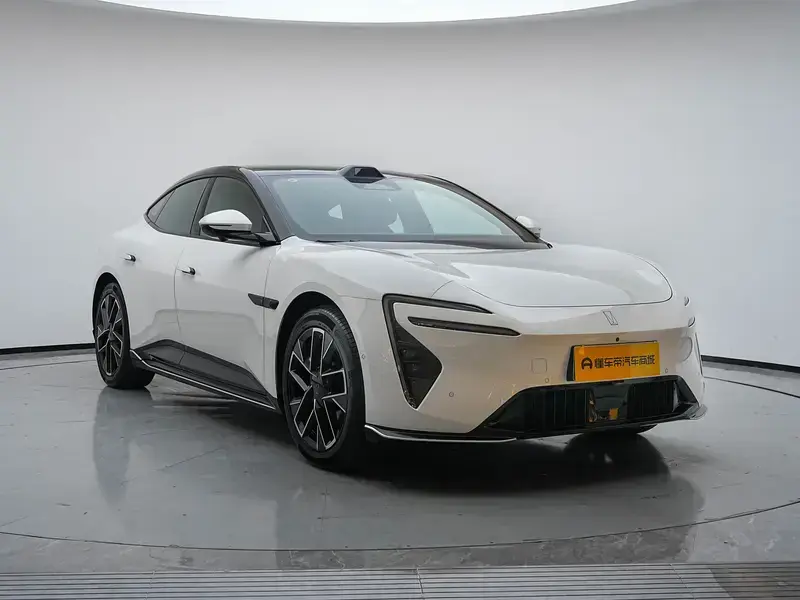 2025 Avatr 06 с пробегом 7 800 км