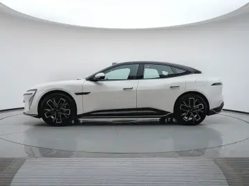 2025 Avatr 06 с пробегом 7 800 км