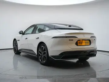 2025 Avatr 06 с пробегом 7 800 км