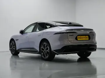 2025 Avatr 06 с пробегом 4 300 км