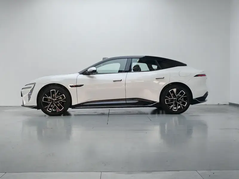2025 Avatr 06 с пробегом 7 600 км