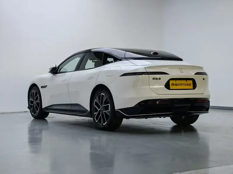 2025 Avatr 06 с пробегом 7 600 км