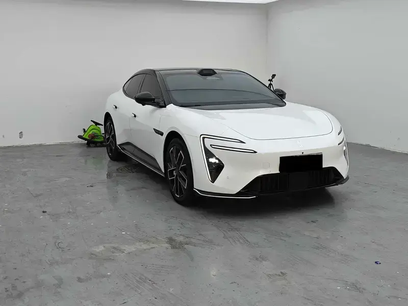 2025 Avatr 06 с пробегом 15 000 км
