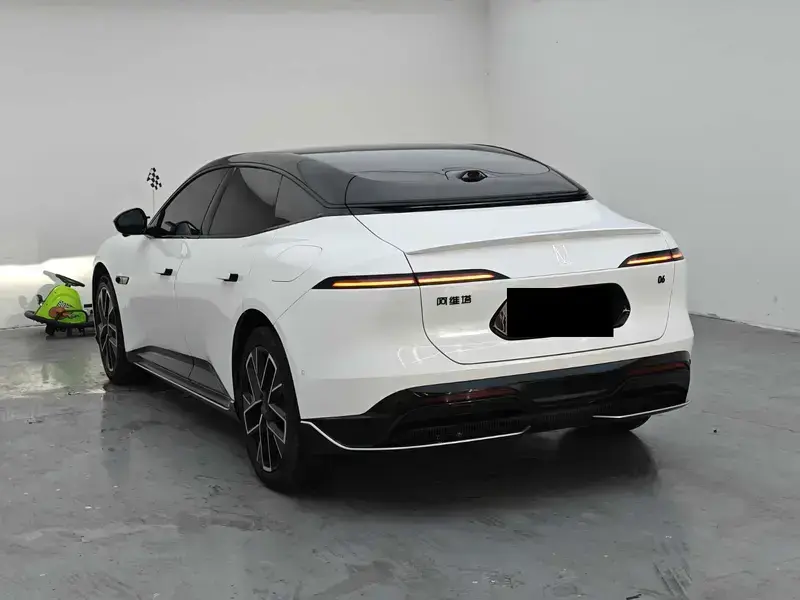 2025 Avatr 06 с пробегом 15 000 км