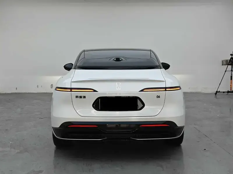 2025 Avatr 06 с пробегом 15 000 км