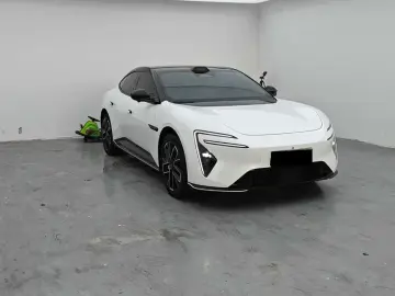2025 Avatr 06 с пробегом 15 000 км