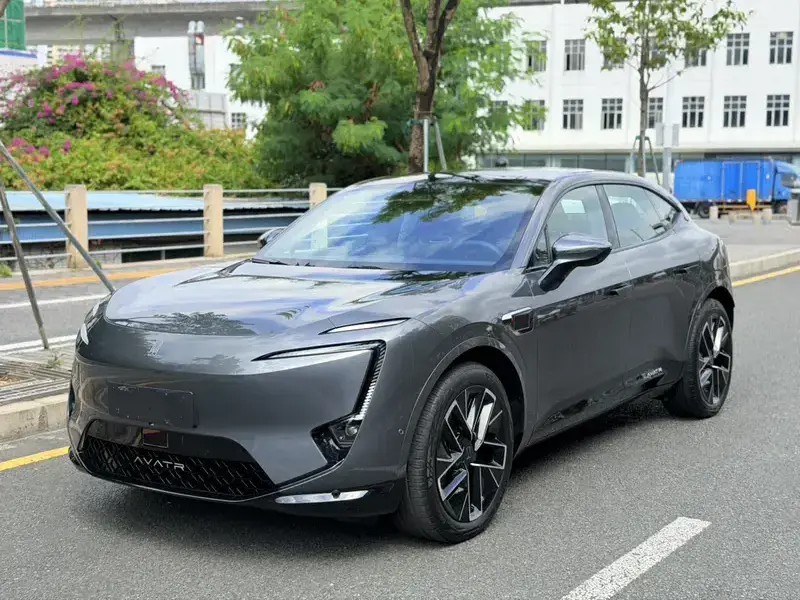 2025 Avatr 11 с пробегом 200 км