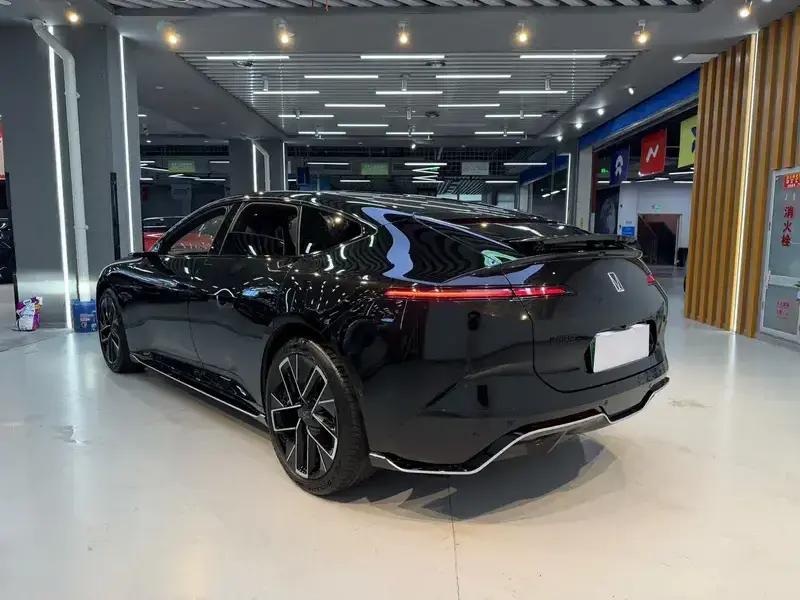 2024 Avatr 12 с пробегом 24 000 км