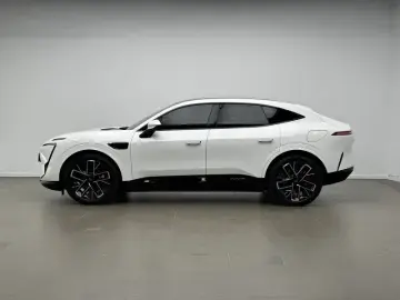 2025 Avatr 11 с пробегом 8 100 км