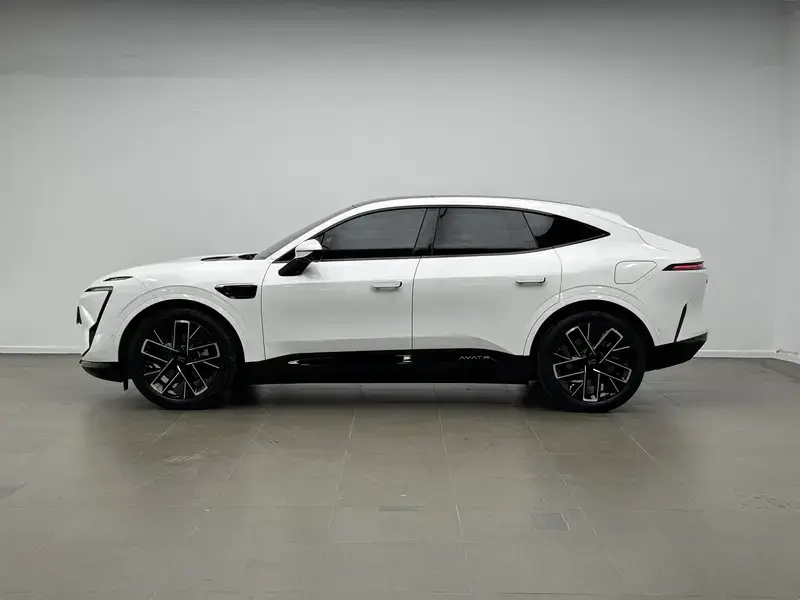 2025 Avatr 11 с пробегом 8 100 км