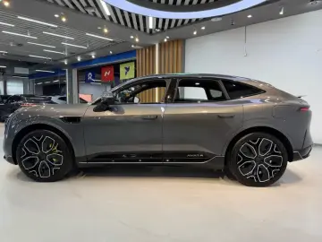 2025 Avatr 11 с пробегом 5 400 км