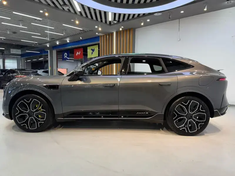 2025 Avatr 11 с пробегом 5 400 км