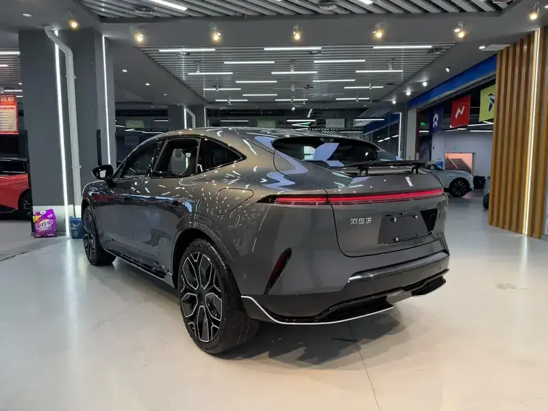2025 Avatr 11 с пробегом 5 400 км