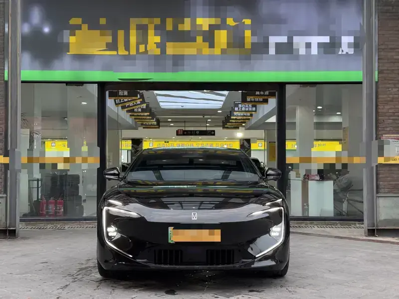2025 Avatr 12 с пробегом 51 800 км