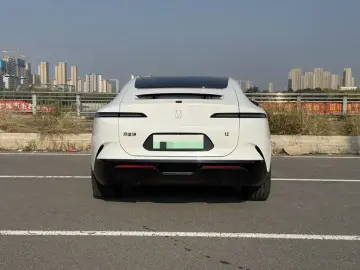 2024 Avatr 12 с пробегом 15 000 км