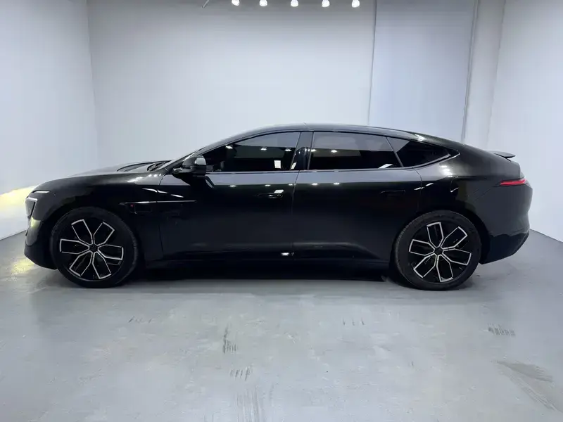 2025 Avatr 12 с пробегом 40 500 км