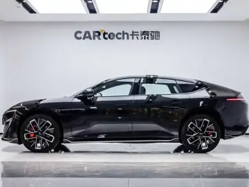 2025 Avatr 12 с пробегом 12 700 км