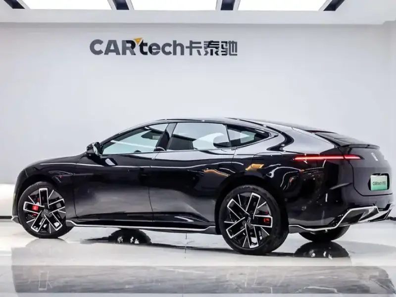 2025 Avatr 12 с пробегом 12 700 км