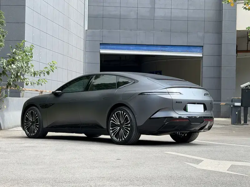 2025 Avatr 12 с пробегом 7 900 км