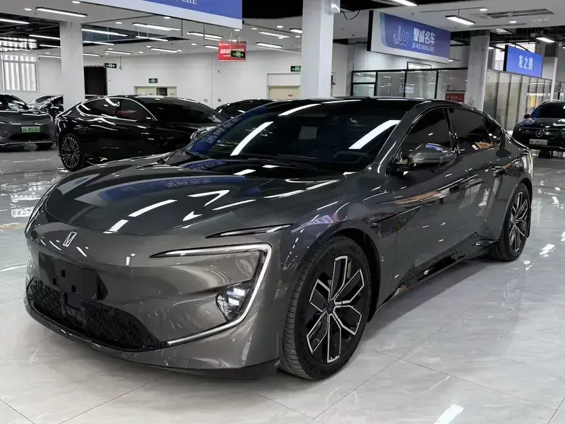 2025 Avatr 12 с пробегом 25 000 км