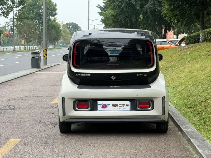 2022 Baojun Kiwi EV с пробегом 53 000 км