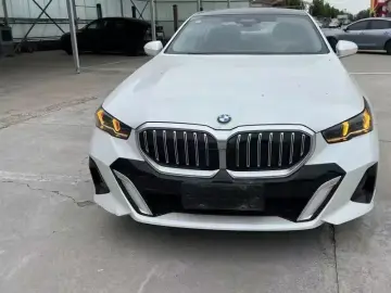 2025 BMW 5 серии с пробегом 11 000 км