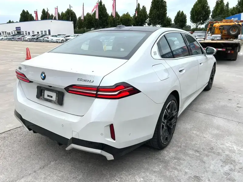 2025 BMW 5 серии с пробегом 11 000 км