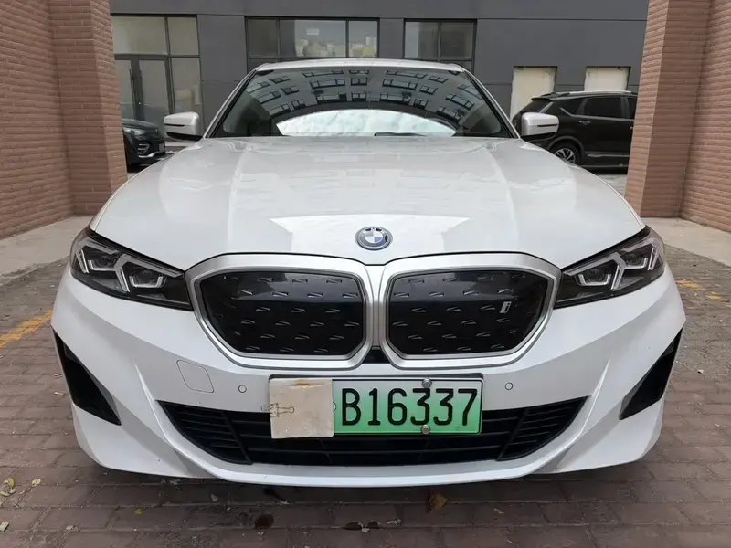 2025 BMW i3 с пробегом 139 000 км