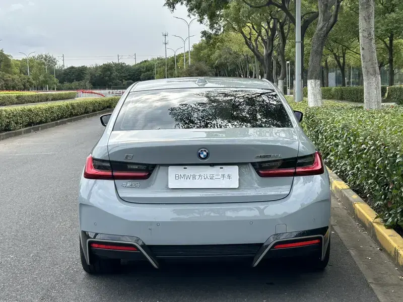 2025 BMW i3 с пробегом 12 300 км