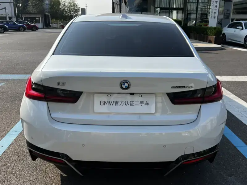 2025 BMW i3 с пробегом 31 000 км